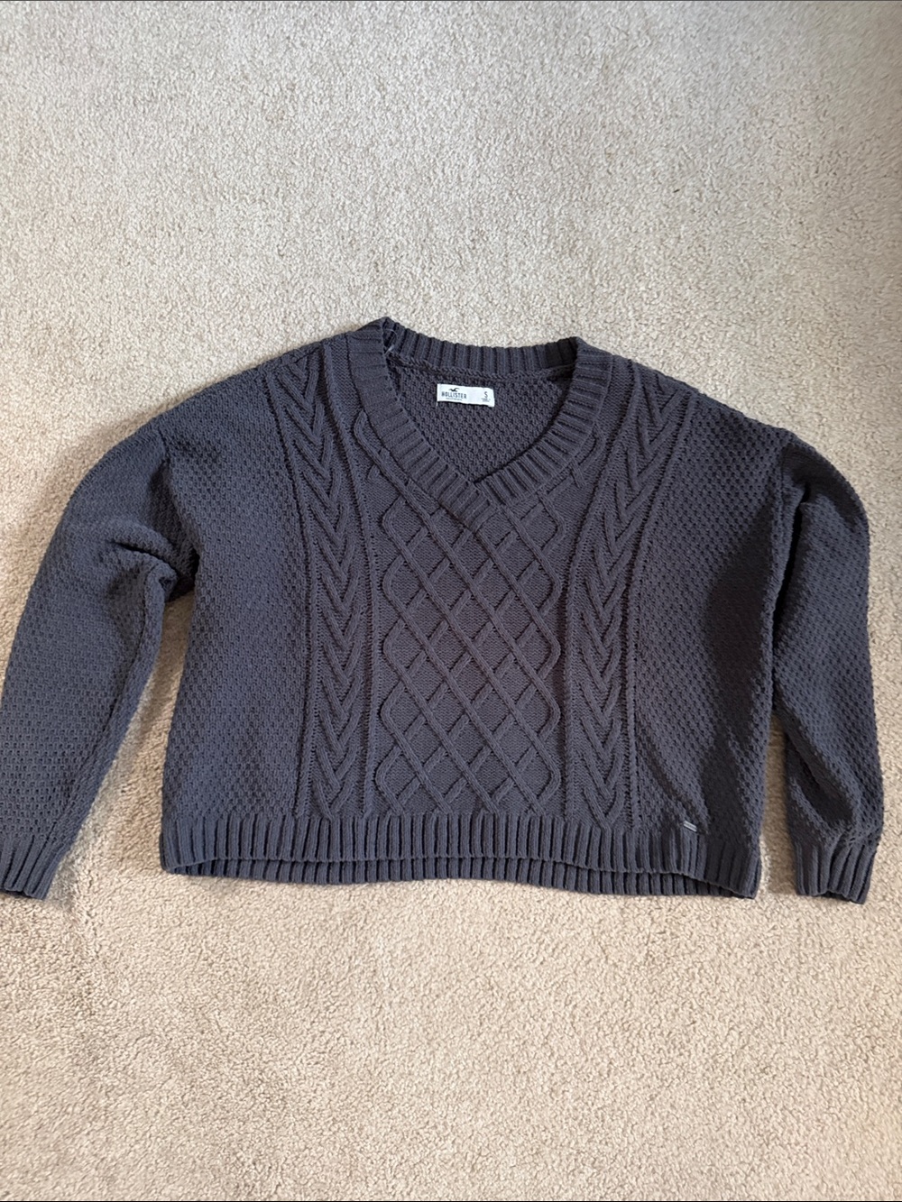 Hollister Cable Knit V-Neck Sweater - Charcoal, Small